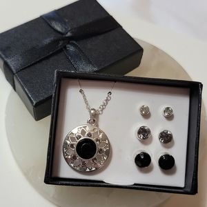 Color Delight 4-Piece Gift Set Black Necklace and Earrings Avon Sign SHA Flower